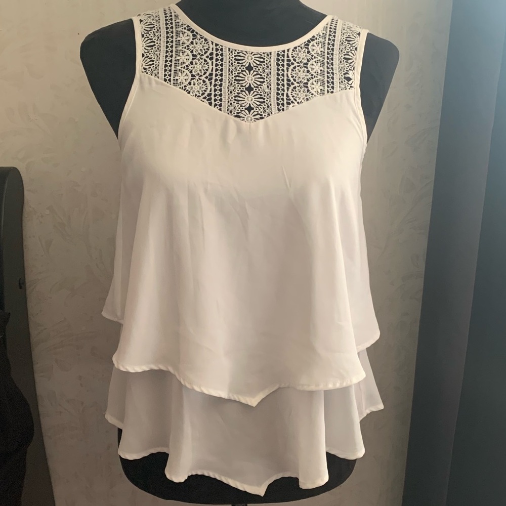🥰Monteau White Sleeveless Lace-Top Sleeveless Blouse with Asymmetrical Hemline